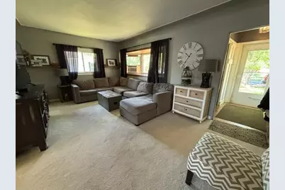 2418 8th Avenue E, Hibbing, MN 55746 - Photo 3