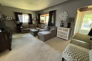 2418 8th Ave E, Hibbing, MN 55746 - Photo 3