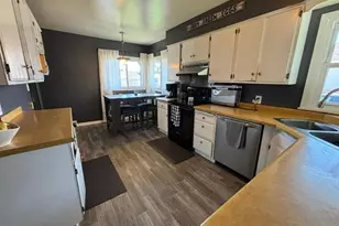 2418 8th Ave E, Hibbing, MN 55746 - Photo 7