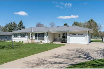209 Hillcrest Way, Le Sueur, MN 56058 - Photo 1