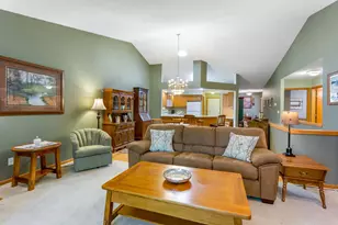 2645 Golf View Dr, River Falls, WI 54022 - Photo 7