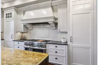 425 Carpenters Point, Wayzata, MN 55391 - Photo 31