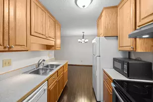 2800 Hillsboro Ave N, New Hope, MN 55427 - Photo 7