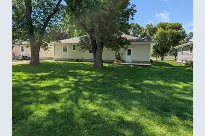 851 4th Avenue SE, Wells, MN 56097 - Photo 3