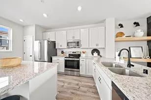 2217 Gateway Curv, North Saint Paul, MN 55109 - Photo 9