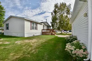 708 1st St E, Milaca, MN 56353 - Photo 5