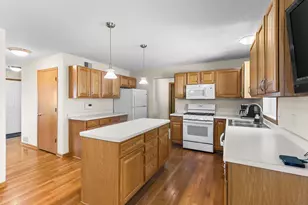 379 Wheelock Parkway E, Saint Paul, MN 55130 - Photo 9