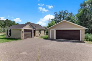 1922 Oakland Rd, Minnetonka, MN 55305 - Photo 3