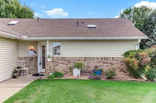 9205 Yorkshire Ln, Brooklyn Park, MN 55443 - Photo 3