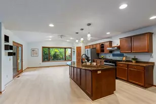8818 Belvedere Dr, Eden Prairie, MN 55347 - Photo 3