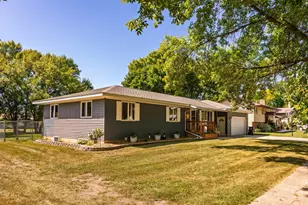 906 10th St S, Benson, MN 56215 - Photo 5