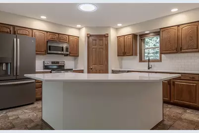 12991 Meadow Creek Drive, New Ulm, MN 56073 - Photo 11