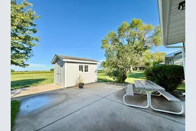 460 N Park Avenue, Le Center, MN 56057 - Photo 3