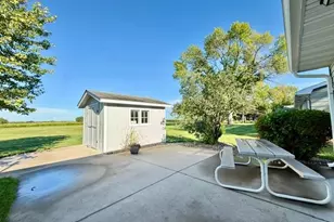 460 N Park Ave, Le Center, MN 56057 - Photo 3
