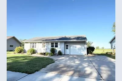 460 N Park Avenue, Le Center, MN 56057 - Photo 1