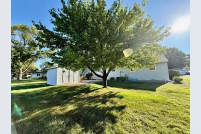 460 N Park Avenue, Le Center, MN 56057 - Photo 5