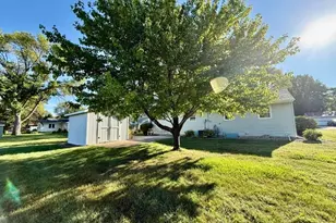 460 N Park Ave, Le Center, MN 56057 - Photo 5