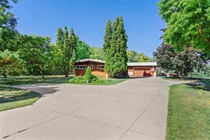 2439 Hauer Trail, Shakopee, MN 55379 - Photo 5