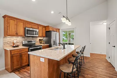 1240 Quail Run, New Richmond, WI 54017 - Photo 5