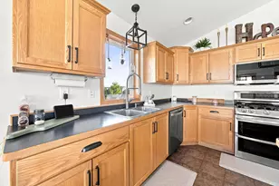 616 Lexington Ln, Moorhead, MN 56560 - Photo 9