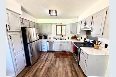 313 10th Avenue NE, Roseau, MN 56751 - Photo 7