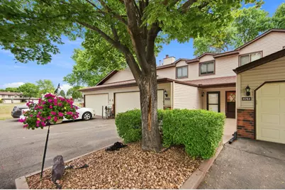 8772 Maplebrook Parkway N, Brooklyn Park, MN 55445 - Photo 3