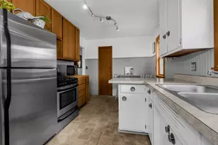 1229 7th St E, Saint Paul, MN 55106 - Photo 9