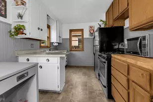 1229 7th St E, Saint Paul, MN 55106 - Photo 7