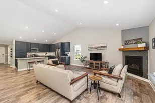 1829 Attenborough St, Shakopee, MN 55379 - Photo 21