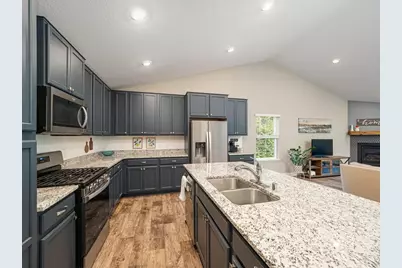 1829 Attenborough Street, Shakopee, MN 55379 - Photo 29