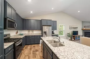 1829 Attenborough St, Shakopee, MN 55379 - Photo 29