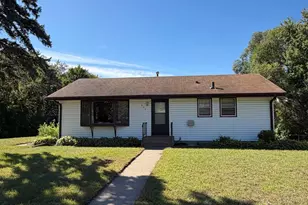 430 11th Ave NW, New Brighton, MN 55112 - Photo 1