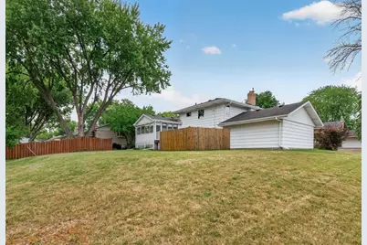 8616 34th Avenue N, New Hope, MN 55427 - Photo 31