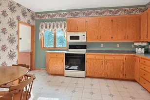 410 N 6th St, Marshall, MN 56258 - Photo 13