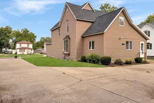 410 N 6th St, Marshall, MN 56258 - Photo 3