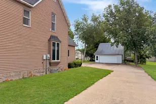 410 N 6th St, Marshall, MN 56258 - Photo 31