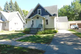 606 5th St S, Moorhead, MN 56560 - Photo 1