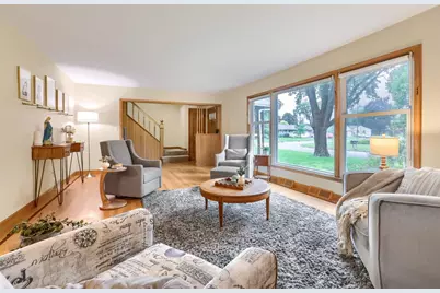 747 Grandview Avenue W, Roseville, MN 55113 - Photo 7