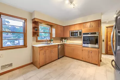 747 Grandview Avenue W, Roseville, MN 55113 - Photo 13