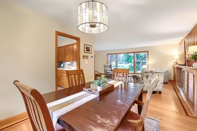 747 Grandview Avenue W, Roseville, MN 55113 - Photo 9