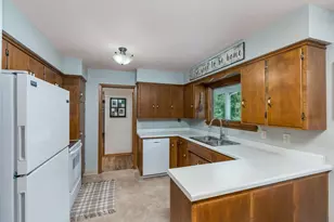 828 Lower Johnson Cir, Saint Peter, MN 56082 - Photo 5