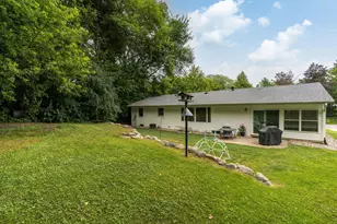 828 Lower Johnson Cir, Saint Peter, MN 56082 - Photo 35
