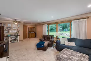 828 Lower Johnson Cir, Saint Peter, MN 56082 - Photo 9