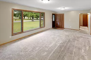 6101 Oak Cir, North Branch, MN 55056 - Photo 7