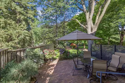 1952 Dupont Avenue S, Minneapolis, MN 55403 - Photo 31