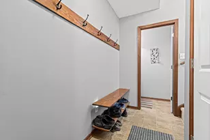 1802 Colonial Ln, Chanhassen, MN 55317 - Photo 23