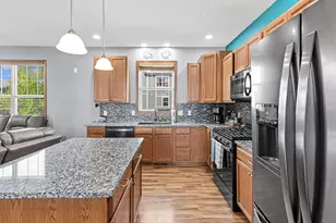1802 Colonial Ln, Chanhassen, MN 55317 - Photo 3