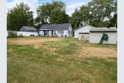 413 S Donnelly Avenue, Litchfield, MN 55355 - Photo 3