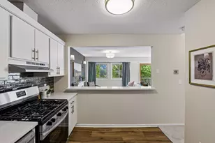 8948 Neill Lake Rd, Eden Prairie, MN 55347 - Photo 9