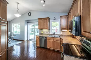 14512 Hollow Park Ct, Burnsville, MN 55306 - Photo 7